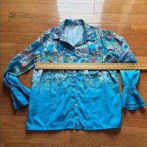 Women’s button up shirt